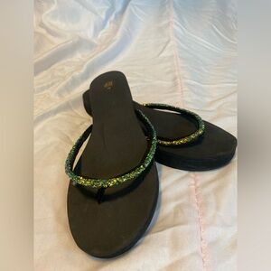H&M black flip flops